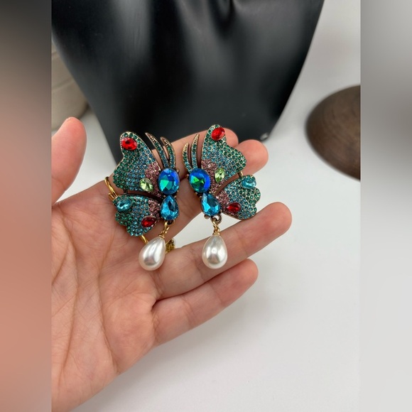 Colorful Butterfly Crystal Earring with Pearl Drop โจ - Picture 8 of 10